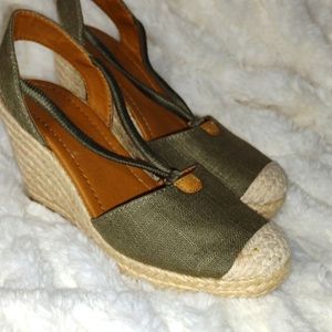 Solanz Wedges- Size 6.5M Style Rebekah Olive Green Wedges